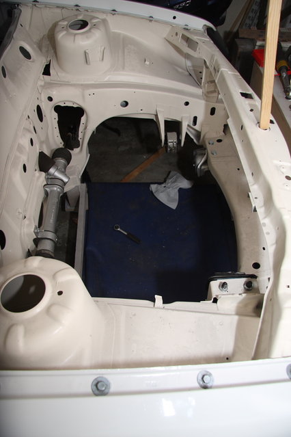 cors365.JPG (327.48 KiB) 50187 mal betrachtet Einzug der ersten Teile im Motorraum