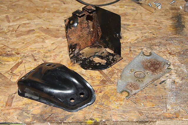 cors384.JPG (305.96 KiB) 50042 mal betrachtet Ein paar rostige Kleinteile