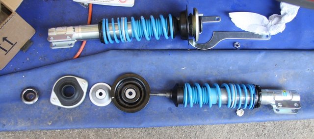 cors435.JPG (250.58 KiB) 59726 mal betrachtet Die Einzelteile für die Vorderachse mal aufgezeigt.