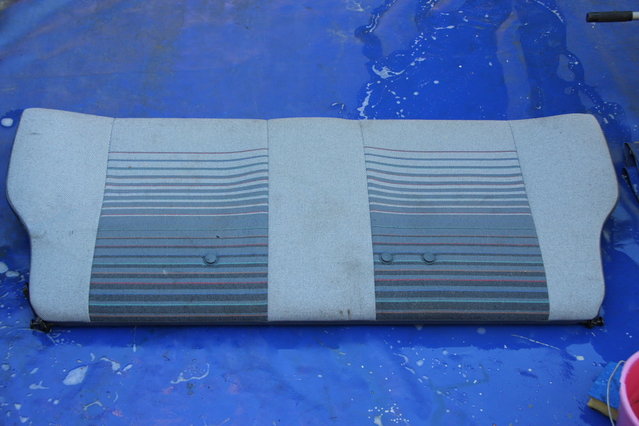 cors483.JPG (457.53 KiB) 72532 mal betrachtet Rücksitzbank vorher...