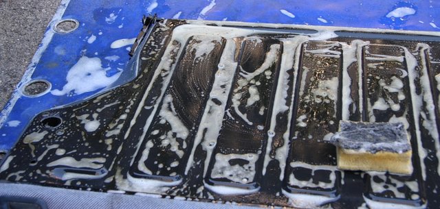 cors484.JPG (334.53 KiB) 72532 mal betrachtet Auch wenn mans schwer erkennt. Auch die Rückseite war krass dreckig...bäh...